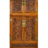 A LARGE PAIR OF CARVED COMPOUND HUALI 'DRAGON' CABINETS - фото 3