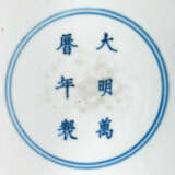 A LARGE BLUE AND WHITE CIRCULAR 'DRAGON' BOX AND COVER - photo 3