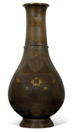 A LARGE SILVER AND GOLD-INLAID PEAR-SHAPED BRONZE VASE - photo 1
