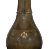 A LARGE SILVER AND GOLD-INLAID PEAR-SHAPED BRONZE VASE - фото 2