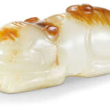 A WHITE JADE CARVING OF A TIGER - photo 1