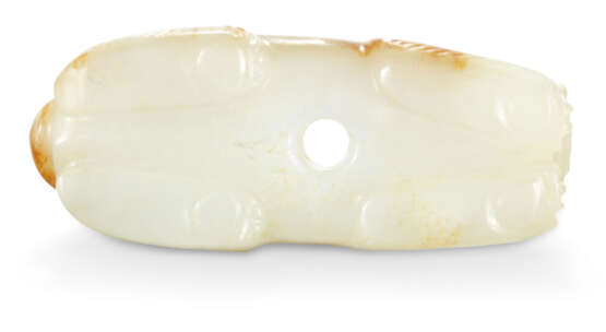 A WHITE JADE CARVING OF A TIGER - фото 3