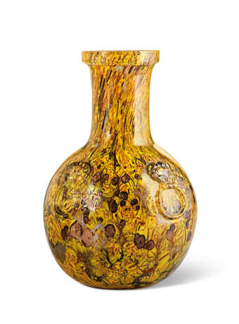 A RARE SMALL MOTTLED AND GILT-SPLASHED GLASS BOTTLE VASE - фото 2