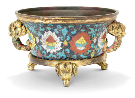 A RARE CLOISONNE ENAMEL AND GILT-BRONZE TRIPOD CENSER WITH E... - фото 1