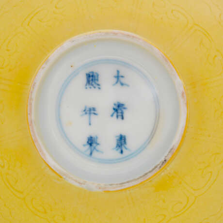 AN INCISED YELLOW-GLAZED BOWL - photo 4