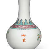 A LARGE FAMILLE ROSE 'CHRYSANTHEMUM AND POMEGRANATE' BOTTLE ... - photo 2