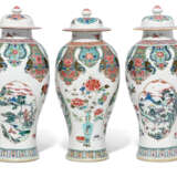 A LARGE SET OF THREE FAMILLE ROSE BALUSTER VASES AND COVERS ... - photo 1