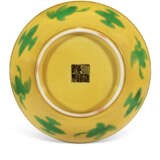 A YELLOW-GROUND GREEN AND AUBERGINE-ENAMELLED 'DRAGON' DISH ... - photo 2