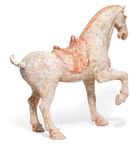 A PAINTED RED POTTERY FIGURE OF A PRANCING HORSE - фото 3