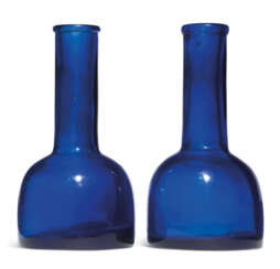 A PAIR OF TRANSLUSCENT BLUE GLASS MALLET VASES