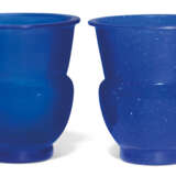 A PAIR OF BLUE GLASS ZHADOU - фото 1