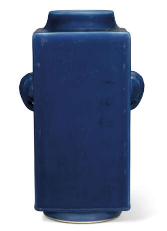 A BLUE-GLAZED SQUARE-SECTION VASE, CONG - photo 2