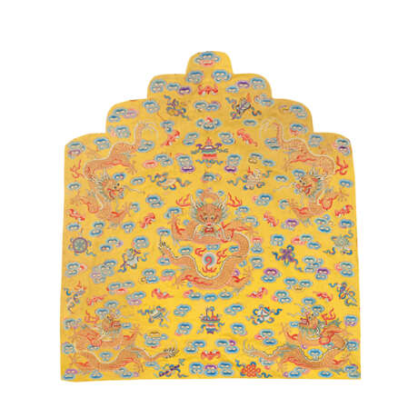 A PAIR OF IMPERIAL YELLOW-GROUND SILK EMBROIDERED CUSHION CO... - Foto 3