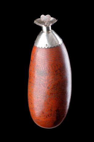 A SOUTH AMERICAN WHITE-METAL-MOUNTED ENGRAVED GOURD FLASK - фото 1