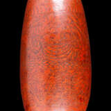 A SOUTH AMERICAN WHITE-METAL-MOUNTED ENGRAVED GOURD FLASK - Foto 2