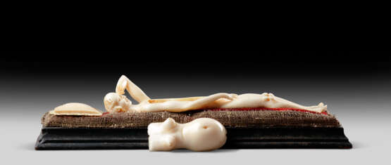 A GERMAN IVORY ANATOMICAL MODEL OF A PREGNANT WOMAN - фото 4