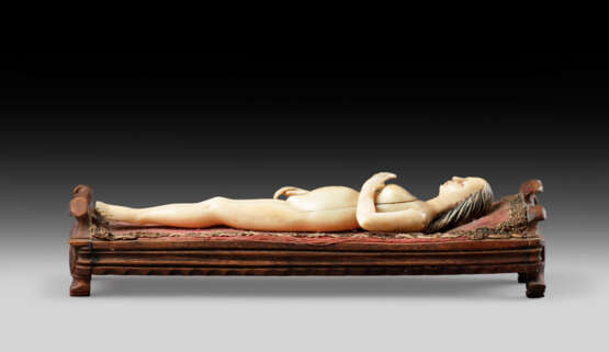 A GERMAN IVORY ANATOMICAL MODEL OF A PREGNANT WOMAN - photo 12