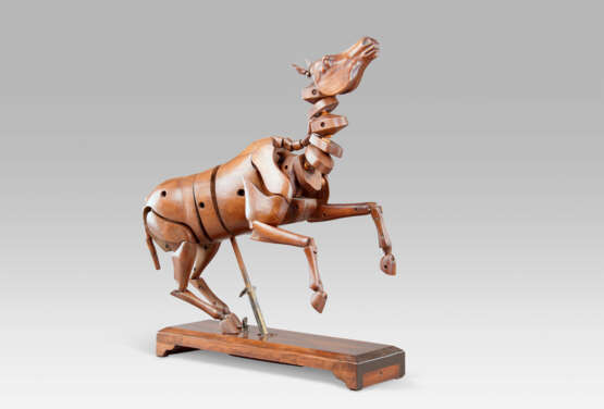 AN ENGLISH WALNUT ARTICULATED ARTIST'S MODEL OF A HORSE - фото 3