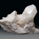 A QUARTZ CLUSTER WITH LARGE CRYSTAL - Foto 2