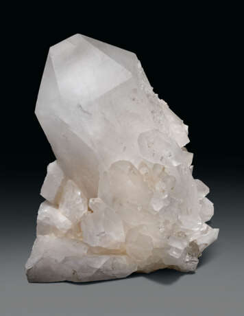 A QUARTZ CLUSTER WITH LARGE CRYSTAL - фото 4