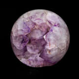 AN AMETHYST SPHERE WITH CRYSTAL CAVITY - Foto 3