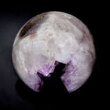 AN AMETHYST SPHERE WITH CRYSTAL CAVITY - Foto 5
