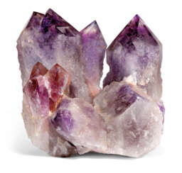A CLUSTER OF LARGE AMETHYST POINTS