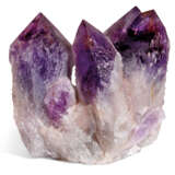 A CLUSTER OF LARGE AMETHYST POINTS - Foto 2