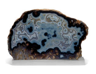 A LARGE POLISHED AGATE SLICE