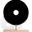 AN OBSIDIAN DISC - Prix ​​des enchères