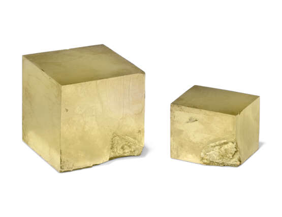 TWO CUBIC PYRITE CRYSTALS - Foto 1