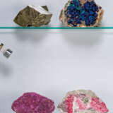 A MODERN COLLECTOR'S CABINET WITH TWENTY FOUR FINE MINERAL SPECIMENS - Foto 3