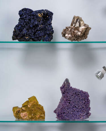 A MODERN COLLECTOR'S CABINET WITH TWENTY FOUR FINE MINERAL SPECIMENS - фото 5
