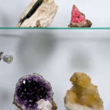 A MODERN COLLECTOR'S CABINET WITH TWENTY FOUR FINE MINERAL SPECIMENS - фото 6