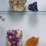 A MODERN COLLECTOR'S CABINET WITH TWENTY FOUR FINE MINERAL SPECIMENS - Foto 7