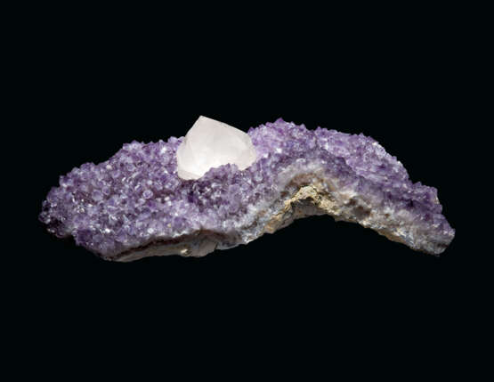 AN ATTRACTIVE SPECIMEN OF AMETHYST WITH CALCITE POINT - photo 2