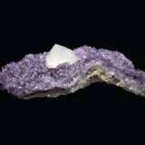AN ATTRACTIVE SPECIMEN OF AMETHYST WITH CALCITE POINT - фото 2