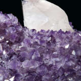 AN ATTRACTIVE SPECIMEN OF AMETHYST WITH CALCITE POINT - фото 4