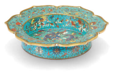 A CLOISONNÉ ENAMEL 'DRAGON AND PHOENIX' LOBED BASIN