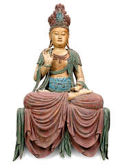 A LARGE PAINTED WOOD SCULPTURE OF A SEATED GUANYIN