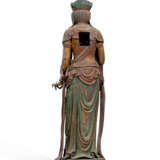 A PAINTED WOOD FIGURE OF A STANDING GUANYIN - photo 4
