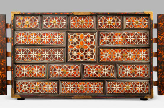 A SPANISH COLONIAL BRASS-MOUNTED AND EBONY, BONE AND TORTOISESHELL-INLAID CABINET-ON-STAND - фото 4