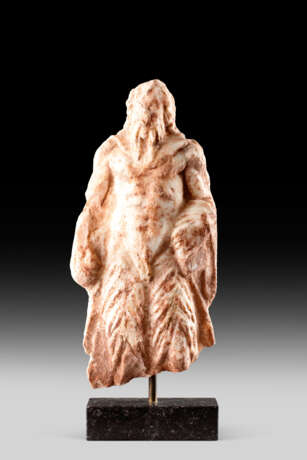A LATE HELLENISTIC OR EARLY ROMAN MARBLE FIGURE OF PAN - Foto 1