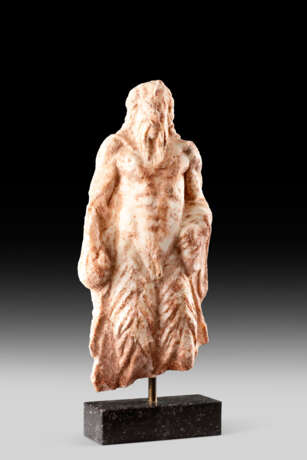 A LATE HELLENISTIC OR EARLY ROMAN MARBLE FIGURE OF PAN - Foto 3