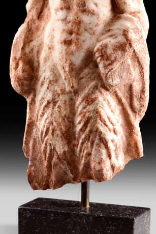 A LATE HELLENISTIC OR EARLY ROMAN MARBLE FIGURE OF PAN - Foto 6