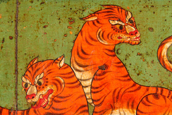 A PAIR OF POLYCHROME-PAINTED SHRINE DOORS WITH A MAHASIDDHA AND A PAIR OF TIGERS - photo 9