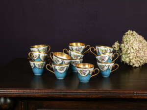 Антикварный набор из 12 кофейных чашек