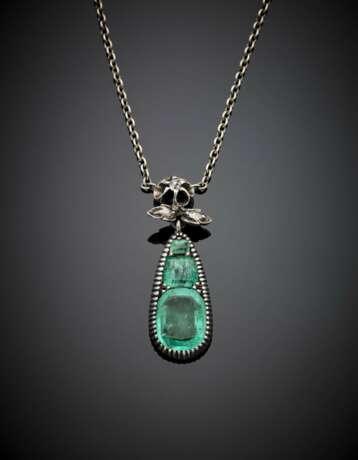 Pear shape silver pendant with carré and cushion emeralds in all ct. 5.30 circa and accented with old mine and rose cut diamonds - Foto 1