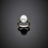 Slightly irregular mm 10.70x11.30x9.25 circa pearl and rose cut diamond white gold ring - photo 1