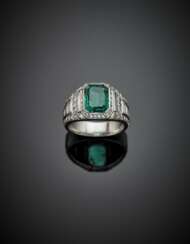 Octagonal step cut ct. 1.65 circa emerald with round and baguette diamond platinum ring